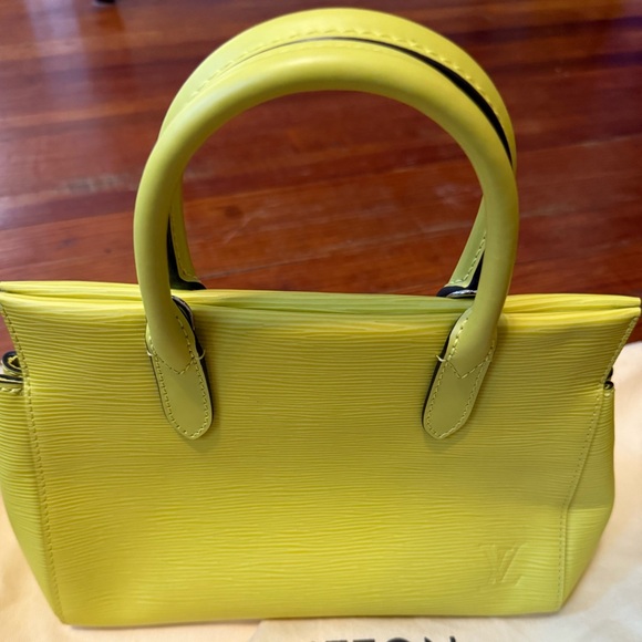 Authentic New Louis Vuitton Marly BB bag in Pistache color - Picture 2 of 6